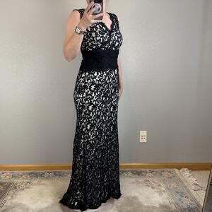 Tadashi Shoji Contrast Waist Black Lace Gown Maxi Dress Size 6 V-Neck Mermaid